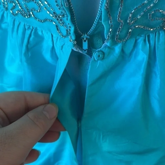 VINTAGE 100% Silk Hand Beaded Victoria Royal gown - Picture 9 of 13